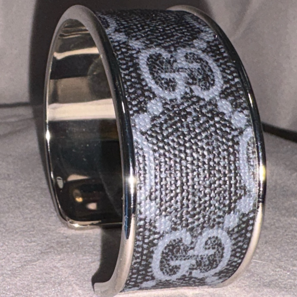 GG Silver and Black Designer Cuff Bracelet - Picture 7 of 7